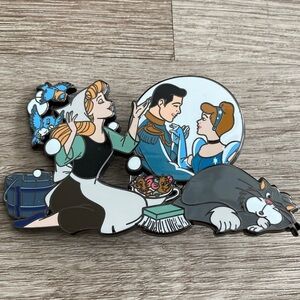 FiGPiN Quest Disney Cinderella Bubbles Enamel Pin - BoxLunch Exclusive